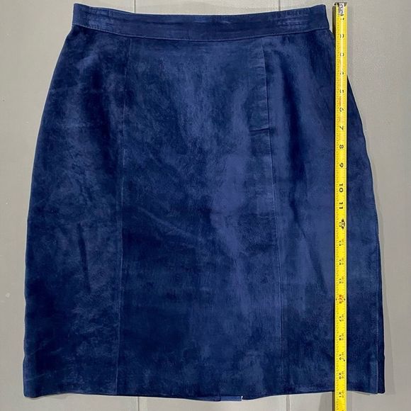 Rock Creek genuine leather vintage skirt. Size 8 with golden button and zipper - Picture 1 of 5